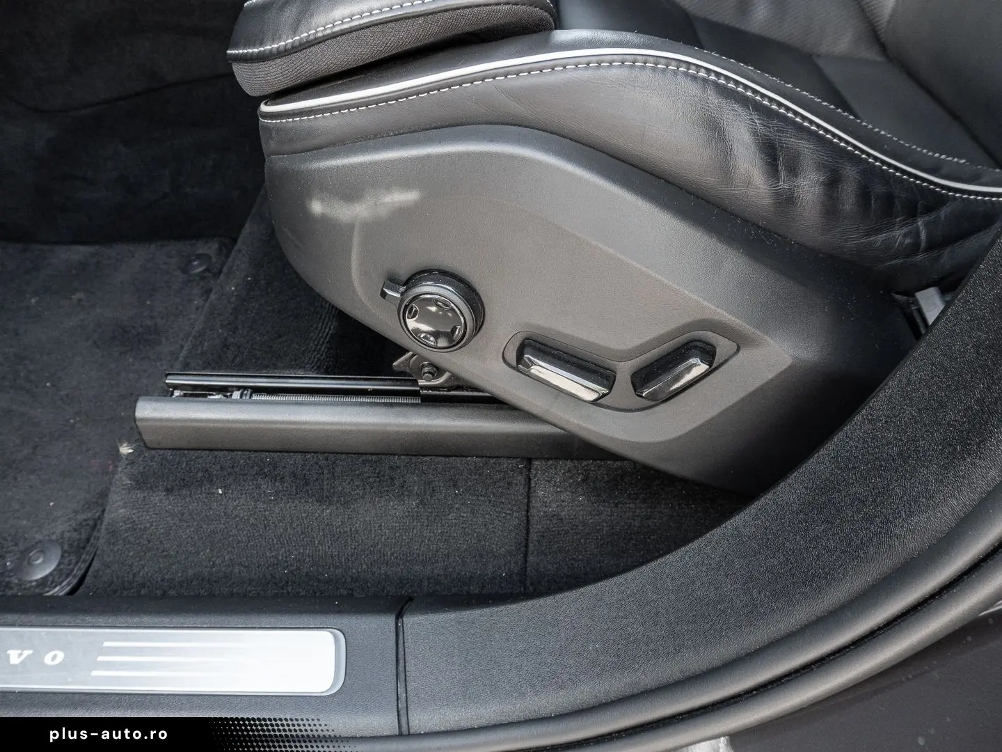 VOLVO XC90 Plus Dark AWD 7-Sitzer