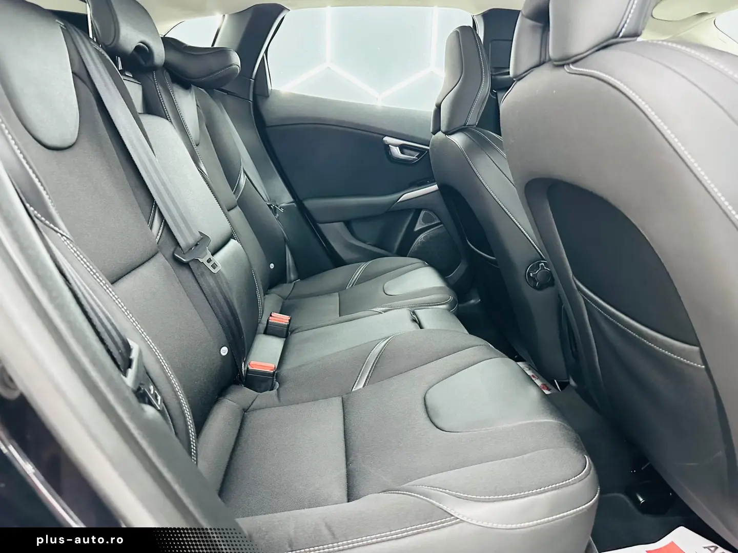 VOLVO V40 2019 2.0D E6 Garantie 12 Luni Rate Avans 0 Doar Cu