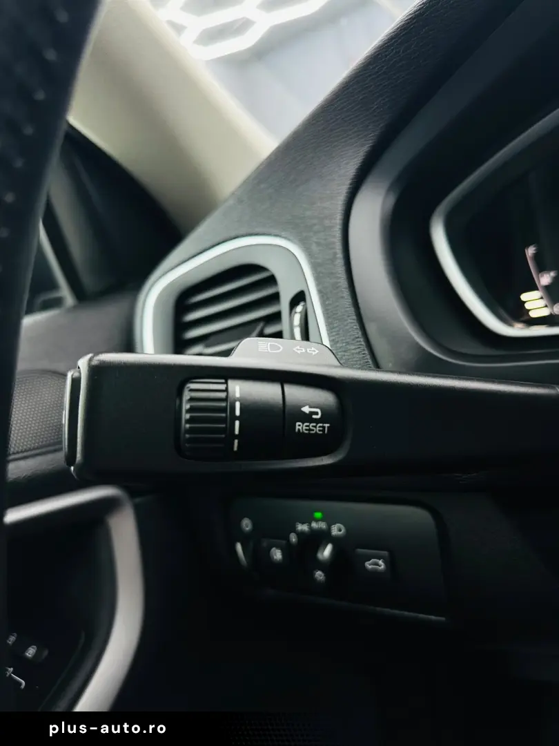 VOLVO V40 2019 2.0D E6 Garantie 12 Luni Rate Avans 0 Doar Cu