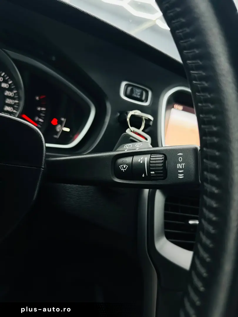 VOLVO V40 2019 2.0D E6 Garantie 12 Luni Rate Avans 0 Doar Cu