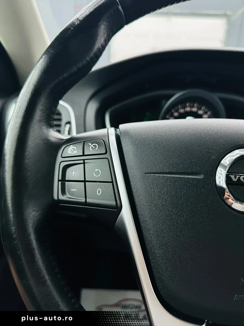 VOLVO V40 2019 2.0D E6 Garantie 12 Luni Rate Avans 0 Doar Cu