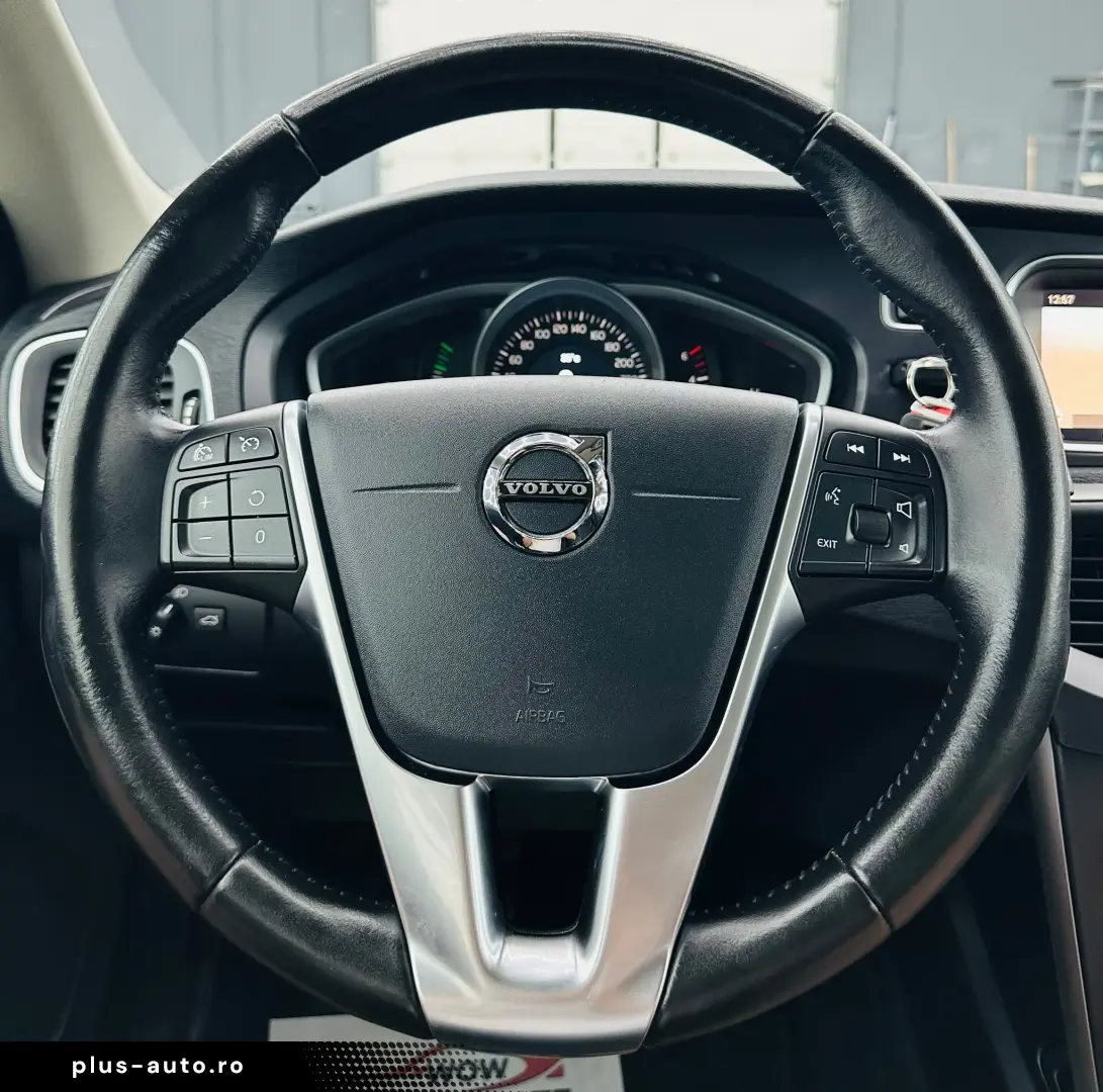 VOLVO V40 2019 2.0D E6 Garantie 12 Luni Rate Avans 0 Doar Cu