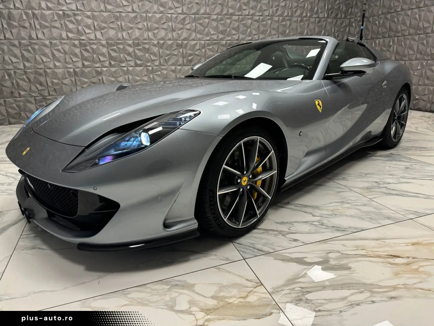 FERRARI 812 GTS -V12   CARBON-LIFT-CAMERA