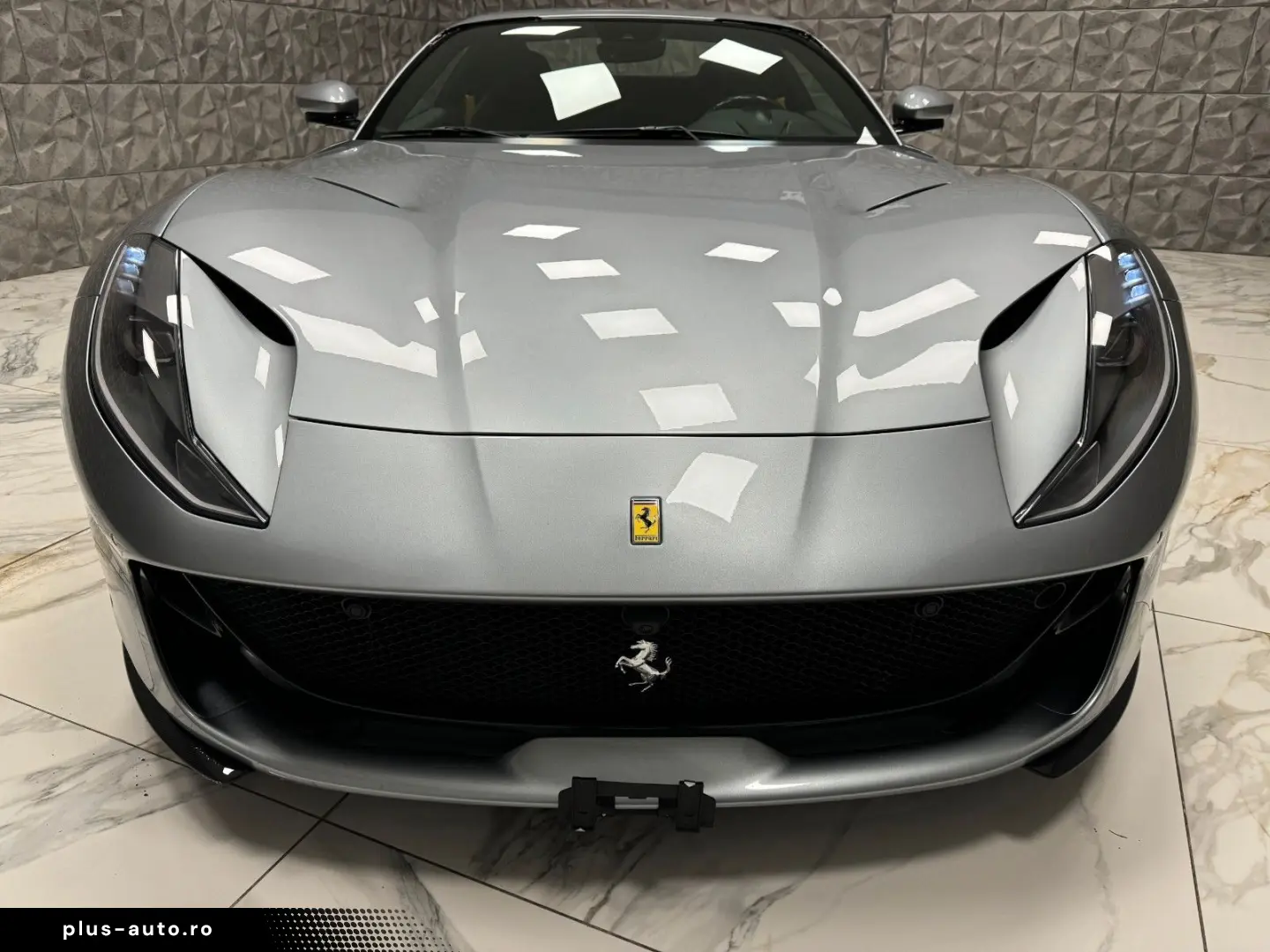 FERRARI 812 GTS -V12   CARBON-LIFT-CAMERA
