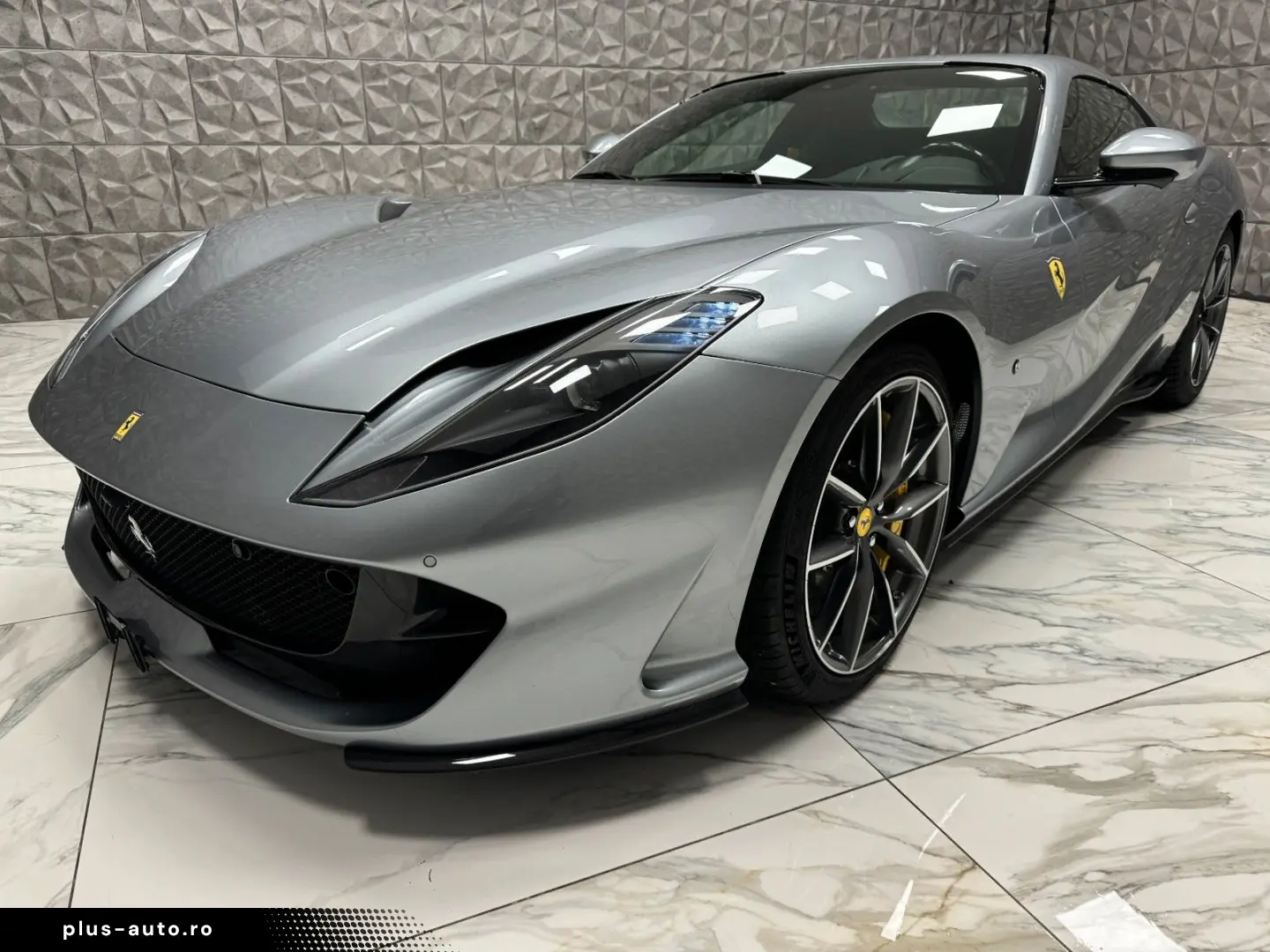 FERRARI 812 GTS -V12   CARBON-LIFT-CAMERA