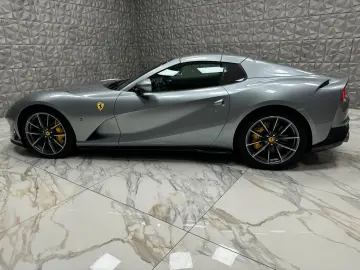 FERRARI 812 GTS -V12   CARBON-LIFT-CAMERA
