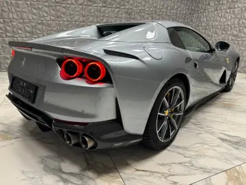 FERRARI 812 GTS -V12   CARBON-LIFT-CAMERA