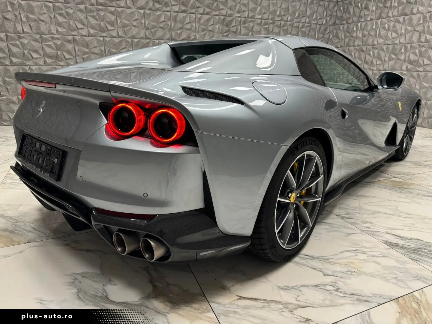 FERRARI 812 GTS -V12   CARBON-LIFT-CAMERA