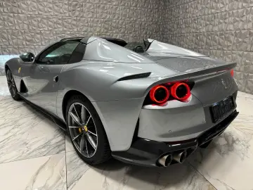 FERRARI 812 GTS -V12   CARBON-LIFT-CAMERA