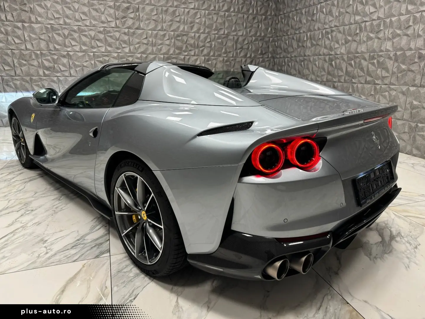 FERRARI 812 GTS -V12   CARBON-LIFT-CAMERA