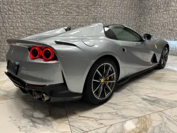 FERRARI 812 GTS -V12   CARBON-LIFT-CAMERA