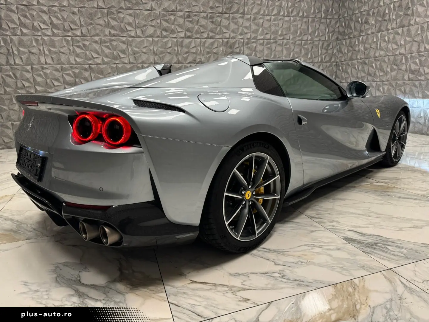 FERRARI 812 GTS -V12   CARBON-LIFT-CAMERA