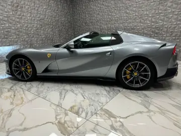 FERRARI 812 GTS -V12   CARBON-LIFT-CAMERA