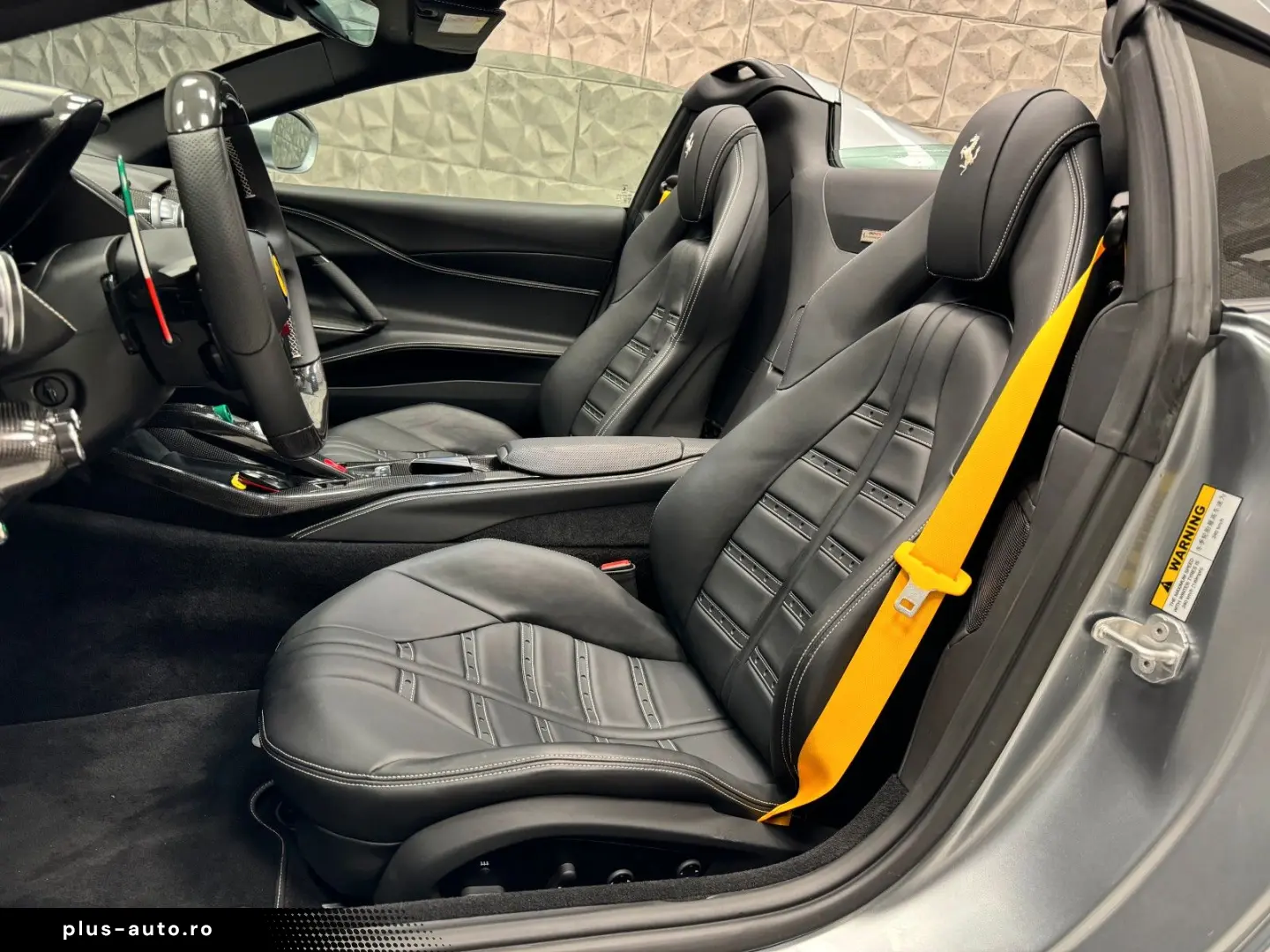 FERRARI 812 GTS -V12   CARBON-LIFT-CAMERA