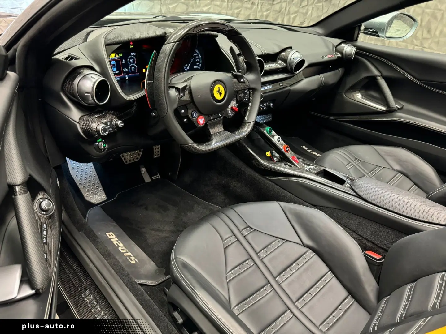 FERRARI 812 GTS -V12   CARBON-LIFT-CAMERA