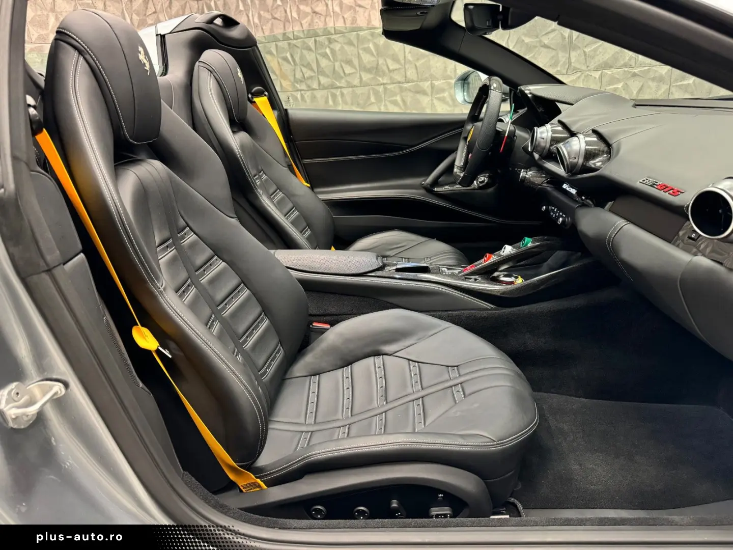 FERRARI 812 GTS -V12   CARBON-LIFT-CAMERA
