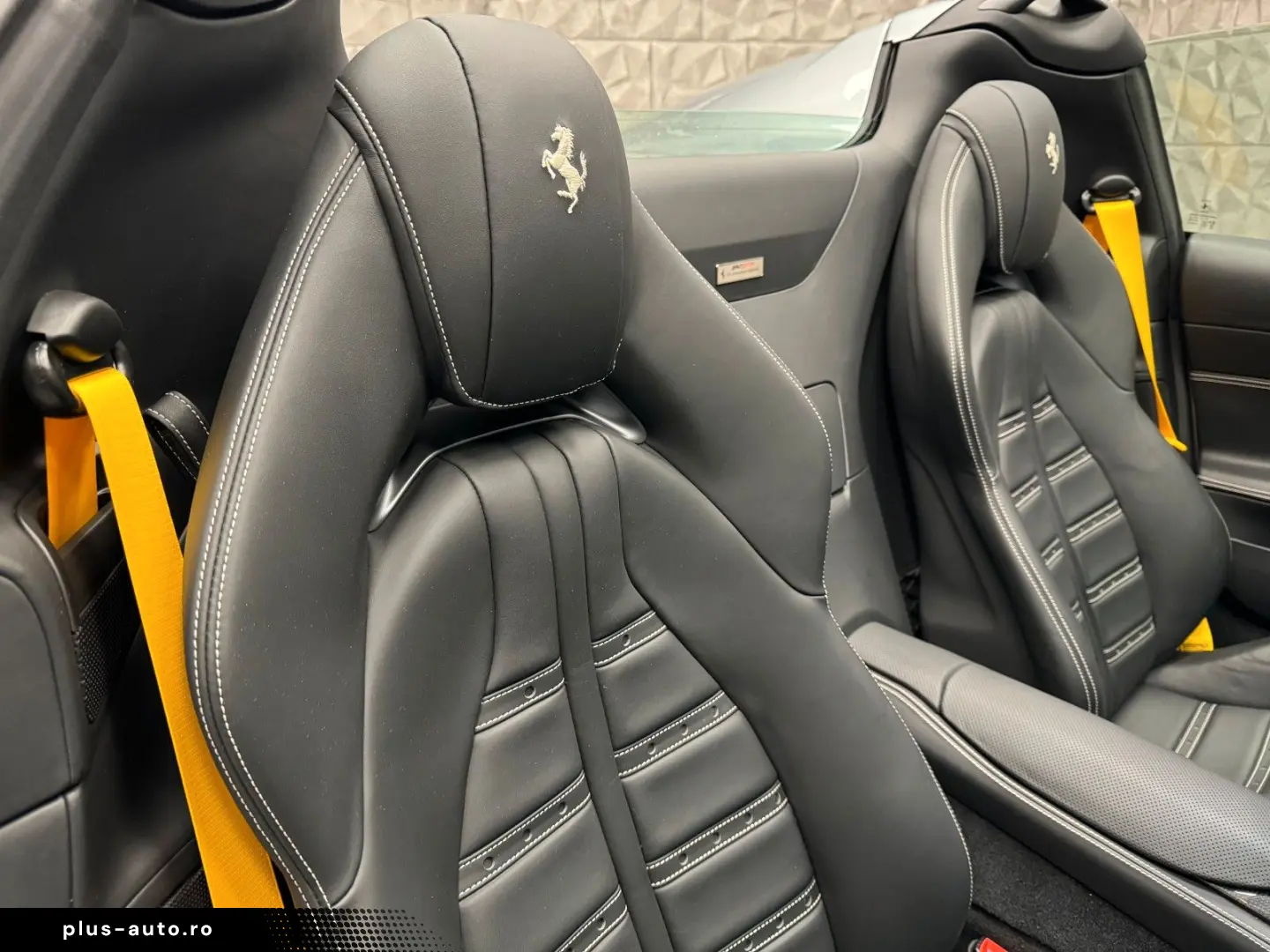FERRARI 812 GTS -V12   CARBON-LIFT-CAMERA