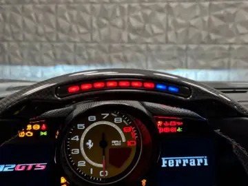 FERRARI 812 GTS -V12   CARBON-LIFT-CAMERA