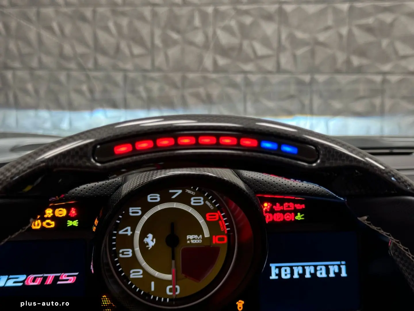 FERRARI 812 GTS -V12   CARBON-LIFT-CAMERA