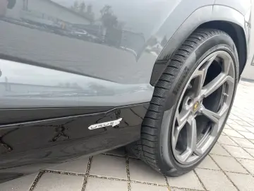 LAMBORGHINI Urus S 4.0 V8 Sport   1. Hand