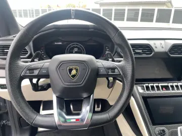 LAMBORGHINI Urus S 4.0 V8 Sport   1. Hand