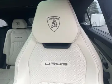 LAMBORGHINI Urus S 4.0 V8 Sport   1. Hand