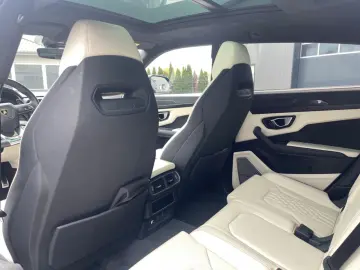LAMBORGHINI Urus S 4.0 V8 Sport   1. Hand