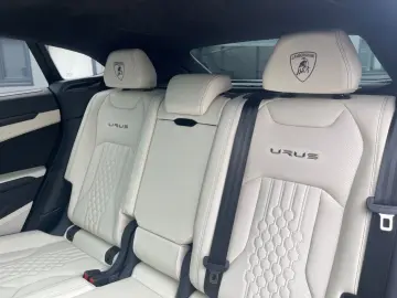 LAMBORGHINI Urus S 4.0 V8 Sport   1. Hand