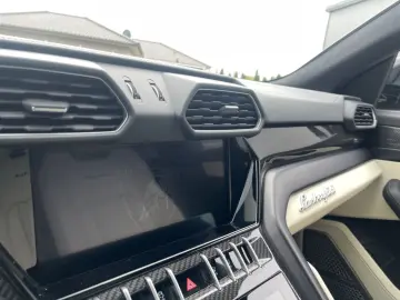 LAMBORGHINI Urus S 4.0 V8 Sport   1. Hand