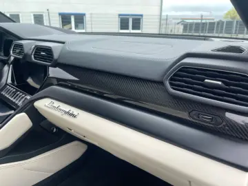 LAMBORGHINI Urus S 4.0 V8 Sport   1. Hand