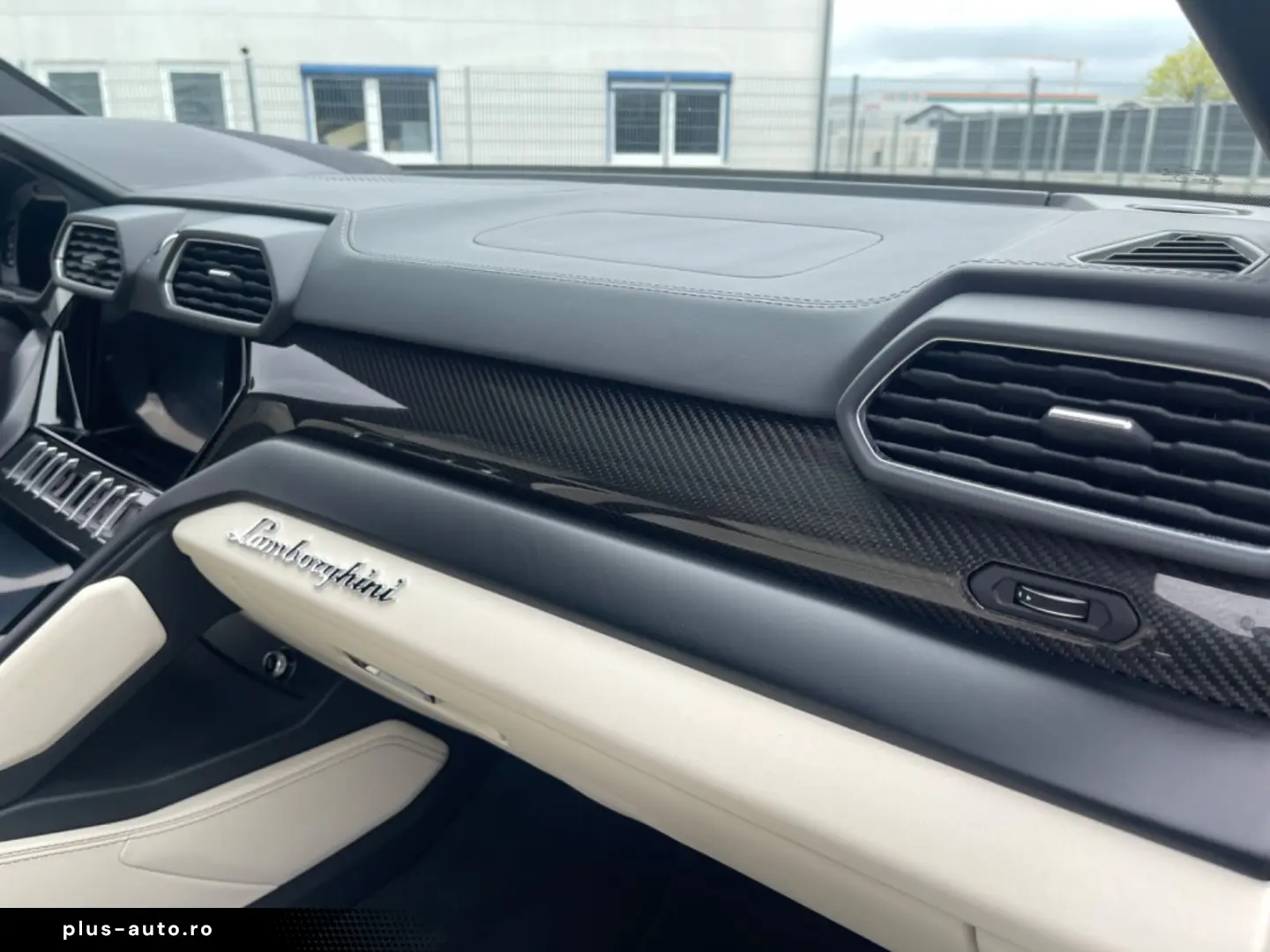 LAMBORGHINI Urus S 4.0 V8 Sport   1. Hand