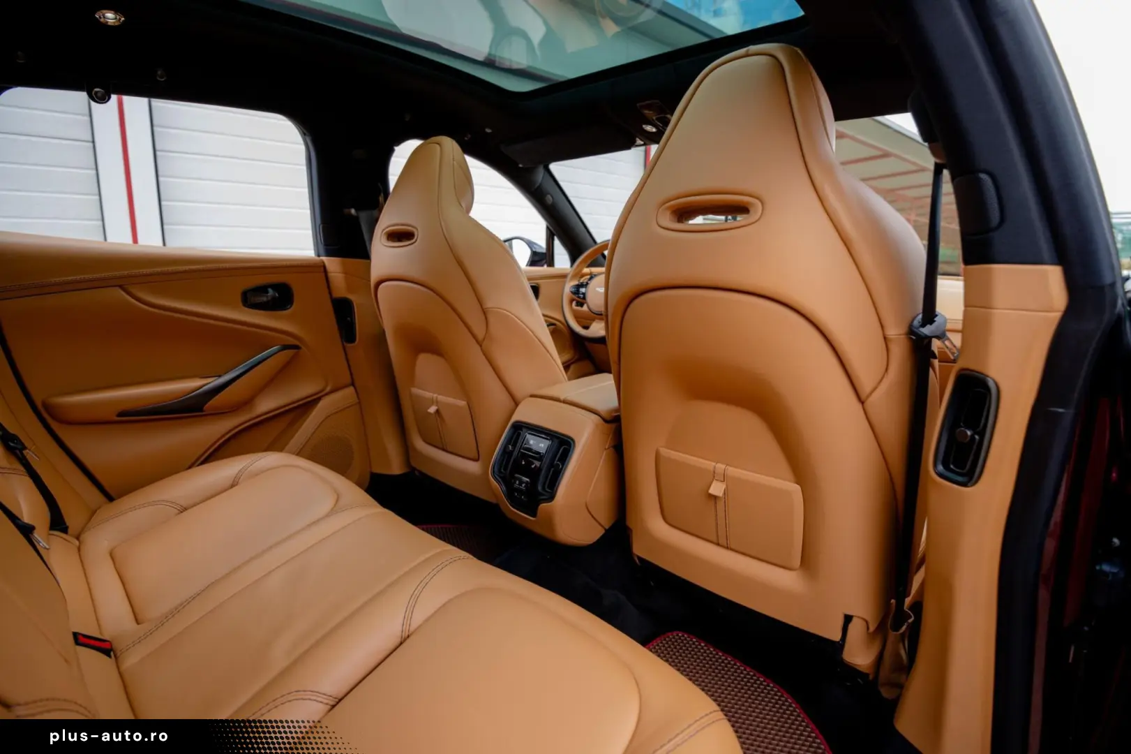 Aston-Martin Dbx