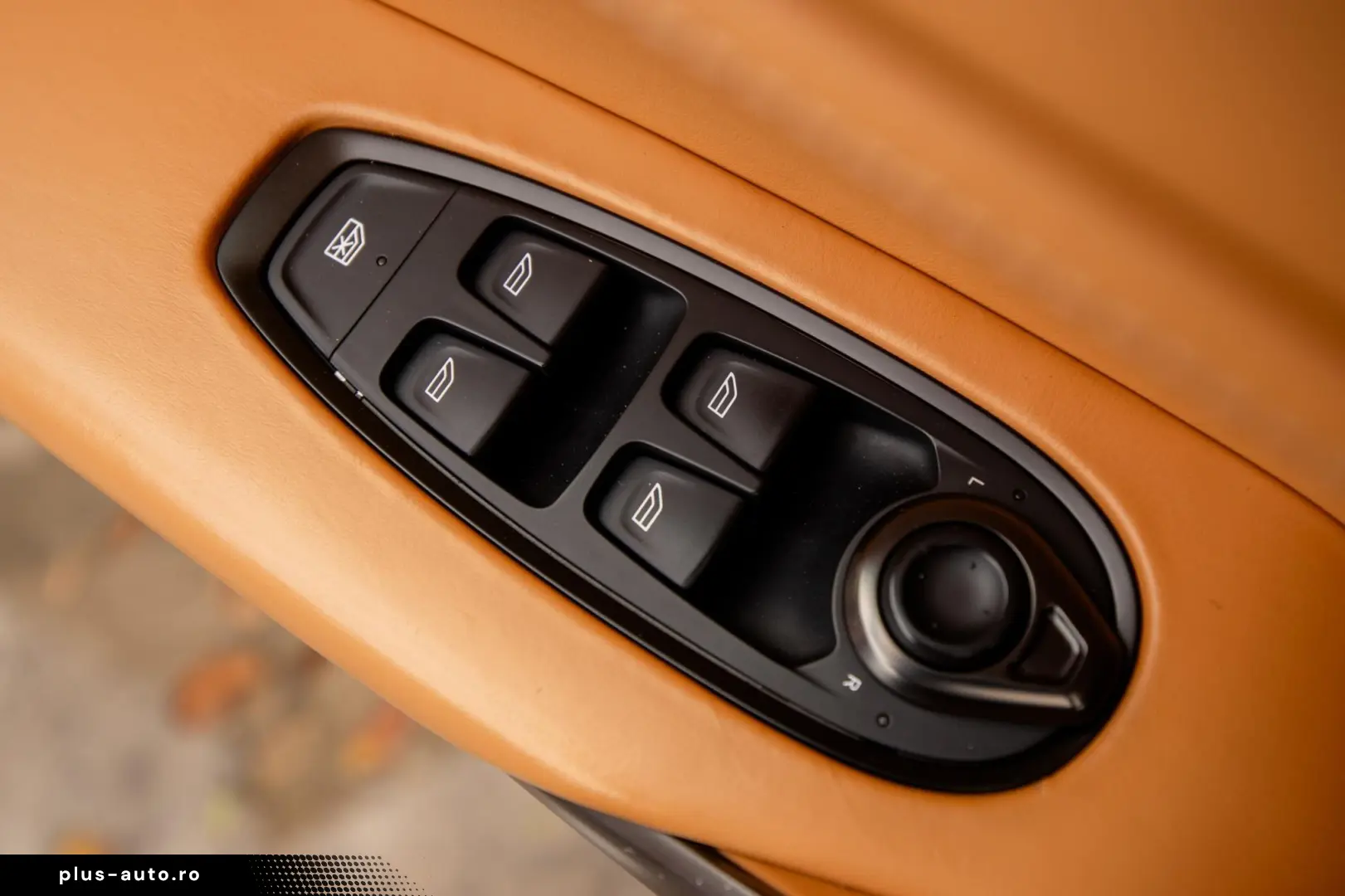 Aston-Martin Dbx
