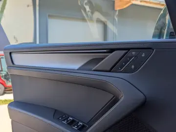 Porsche Cayenne Electric  21-ZOLL  HD-MATRIX