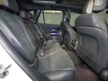 MERCEDES-BENZ GLC 300 d 4M AMG LED SOUND PANO AHK STHZ TOTW