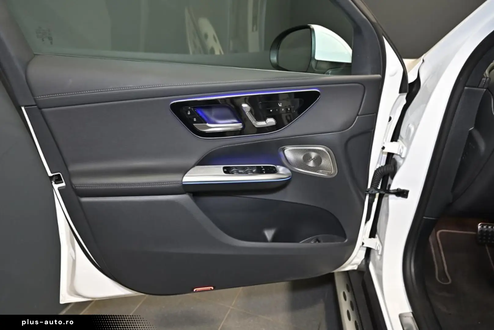 MERCEDES-BENZ GLC 300 d 4M AMG LED SOUND PANO AHK STHZ TOTW