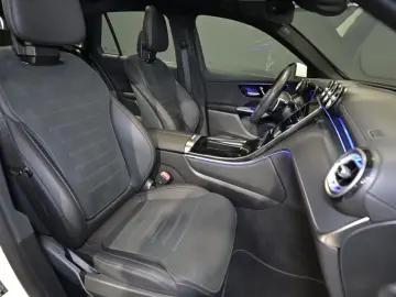 MERCEDES-BENZ GLC 300 d 4M AMG LED SOUND PANO AHK STHZ TOTW
