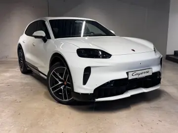 Porsche Cayenne Electric   Drive-Assist  AHK  BOSE