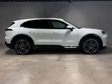 Porsche Cayenne Electric   Drive-Assist  AHK  BOSE