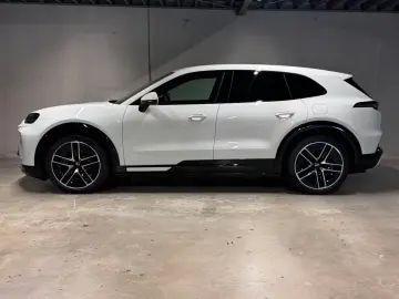 Porsche Cayenne Electric   Drive-Assist  AHK  BOSE