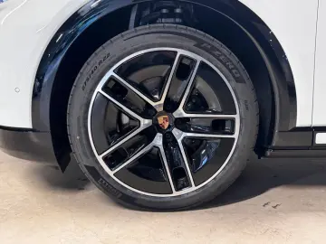 Porsche Cayenne Electric   Drive-Assist  AHK  BOSE