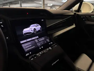 Porsche Cayenne Electric   Drive-Assist  AHK  BOSE