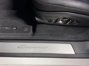 Porsche Cayenne Electric   Drive-Assist  AHK  BOSE