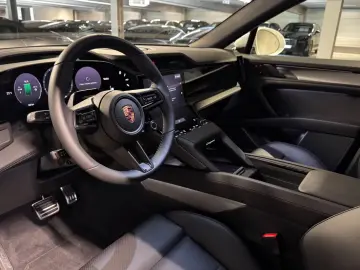 Porsche Cayenne Electric   Drive-Assist  AHK  BOSE