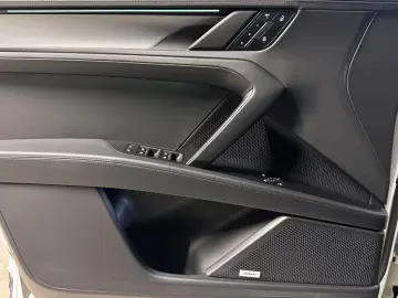 Porsche Cayenne Electric   Drive-Assist  AHK  BOSE
