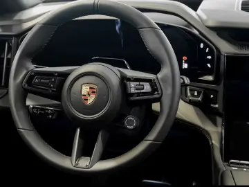 Porsche Cayenne Electric HA-Lenkung Head-Up BOSE