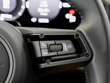 Porsche Cayenne Electric HA-Lenkung Head-Up BOSE