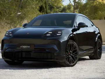 Porsche Cayenne Coupe Electric   SportDesing schwarz