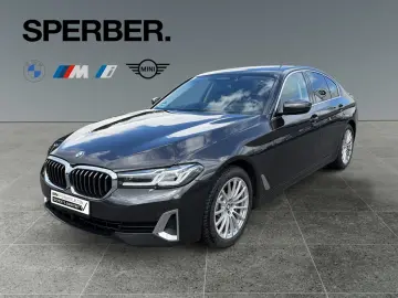BMW 530i Luxury Line Glasdach Sitzbelüftung Head Up