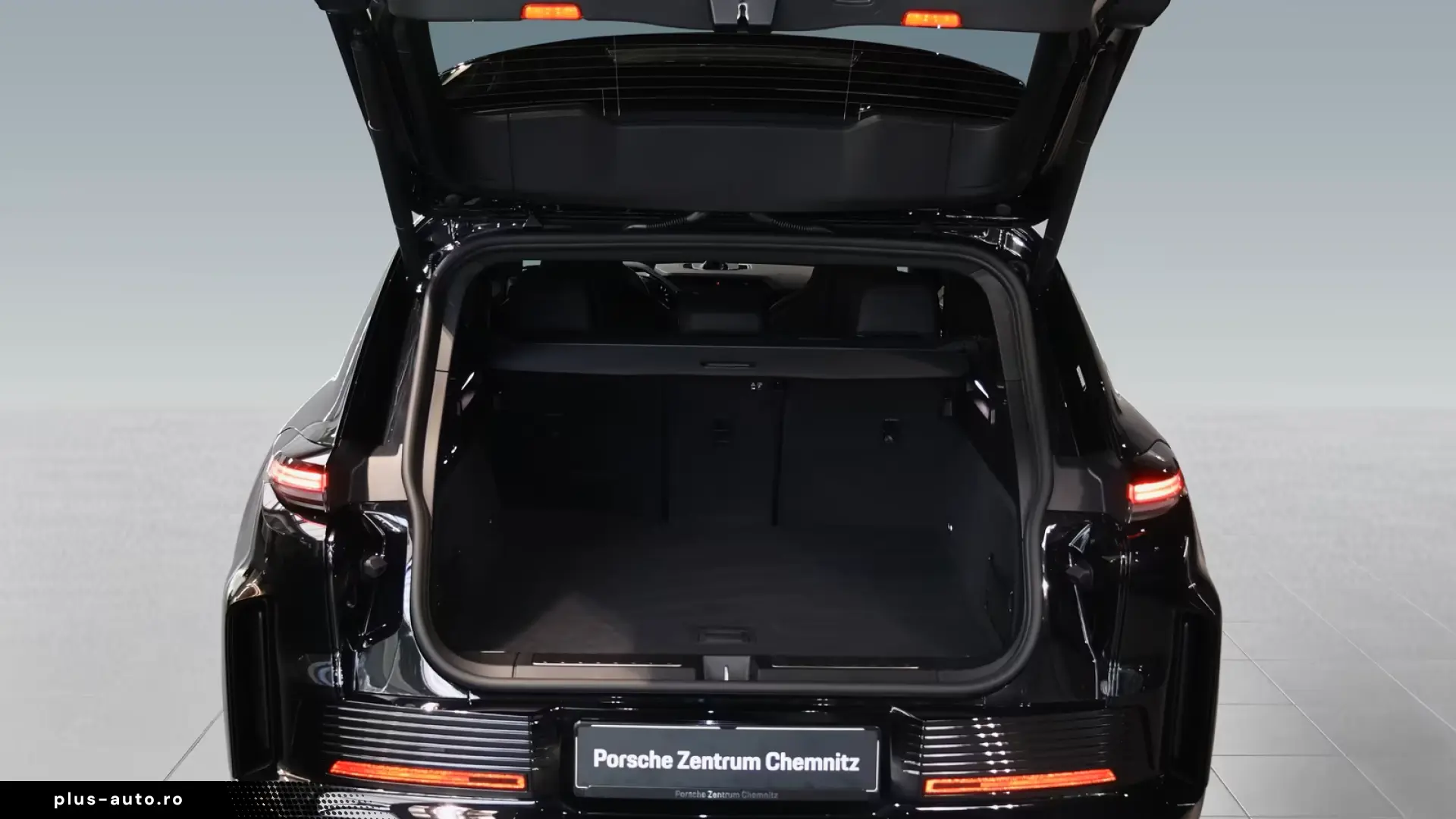 Porsche Cayenne Turbo Electric ActiveRide;HD-Matrix;
